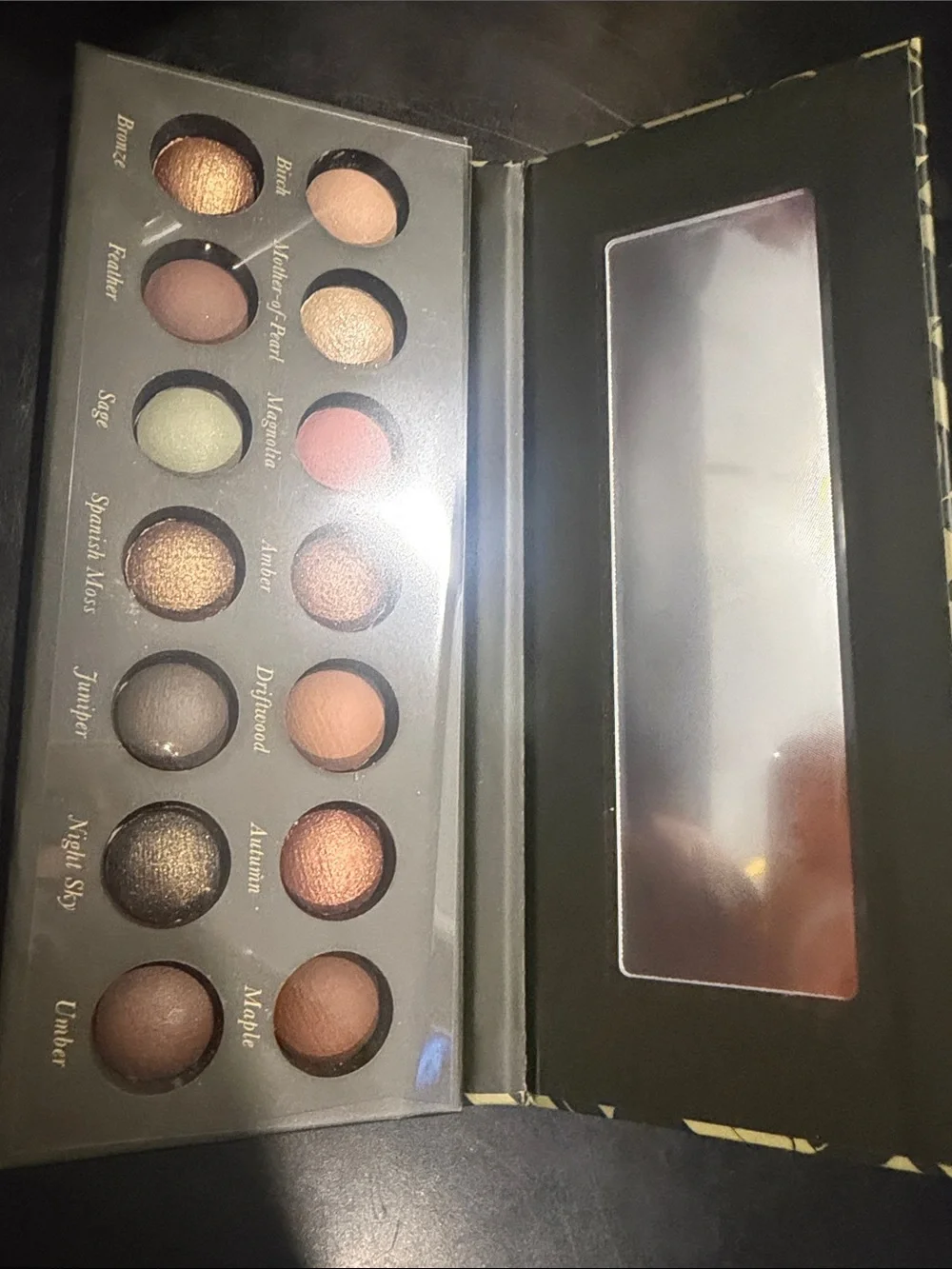 Laura Geller Baked Eyeshadow Palette Earthy Essential brand new